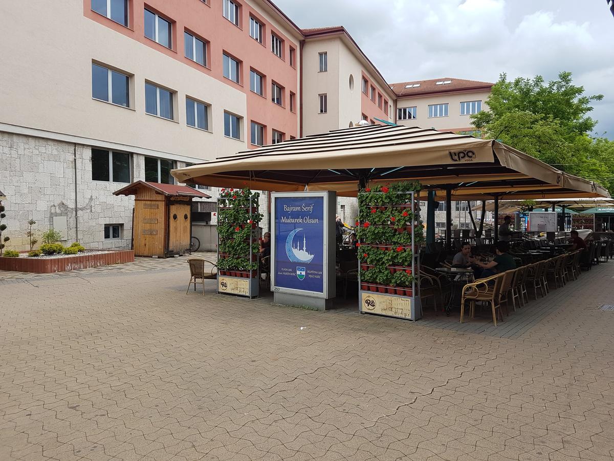 Roses Apartment Bihać Екстериор снимка